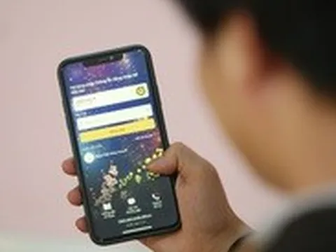 Công an TP.HCM hướng dẫn góp ý văn kiện Đại hội Đảng XIV qua ứng dụng VNeID