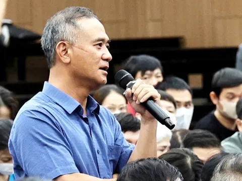 Đánh bạc triệu đô nhưng than vãn... 'hoàn cảnh khó khăn'