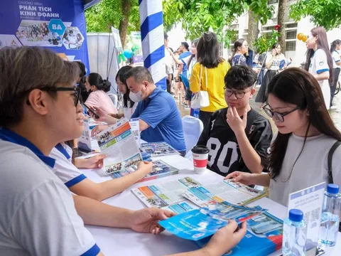 Năm 2026: Tuổi Trẻ tiếp tục bắc nhịp cầu Tư vấn tuyển sinh - hướng nghiệp