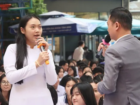 Tình yêu tuổi học trò: Ranh giới giữa cảm xúc và hệ lụy