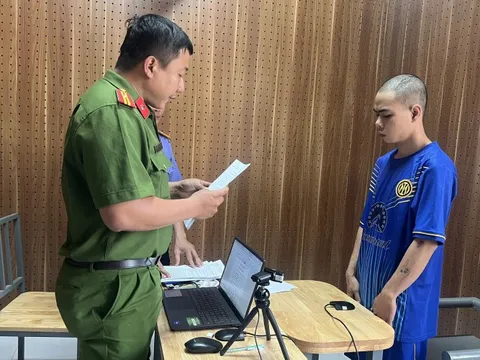 Bắt thanh niên đâm tài xế Grab cướp điện thoại và 200.000 đồng