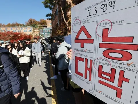 Lứa 'heo vàng' 2007 khiến kỳ thi đại học Hàn Quốc đông kỷ lục