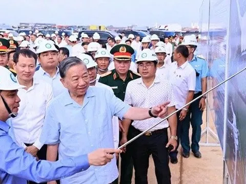 Kiểm tra siêu sân bay 16 tỷ USD lớn nhất Việt Nam, Tổng Bí thư nhấn mạnh 'không thể chậm trễ được, chậm ngày nào là đất nước thiệt ngày ấy'