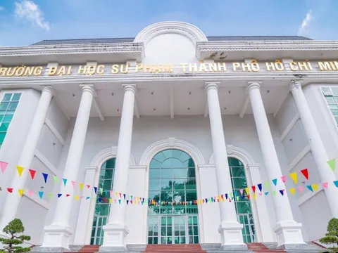 Nhiều trường đại học không nhận hoa 20-11, chuyển thành tiền ủng hộ đồng bào vùng bão lũ