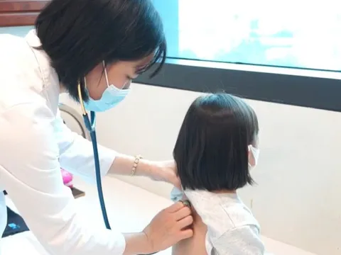 Cúm A gia tăng, nhiều trẻ phải nghỉ học, nhập viện điều trị