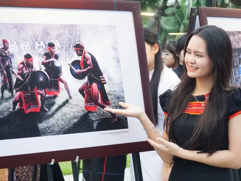 Ngắm sắc màu 54 dân tộc Việt Nam qua ảnh