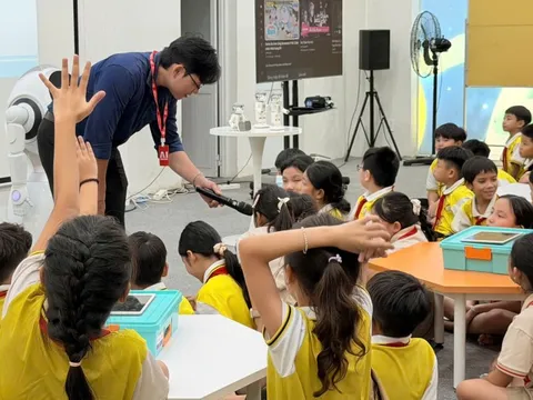 Học sinh tiểu học tìm hiểu về AI tại Khu công nghệ cao TP.HCM