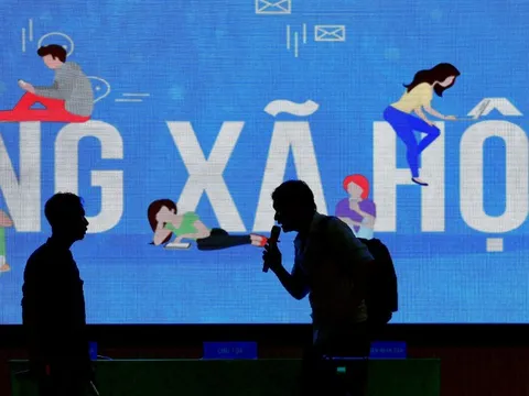 Học sinh cấp 3 thêm kiến thức từ phiên tòa giả định về bạo lực học đường trên mạng