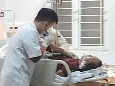 Đốt than củi sưởi ấm khi ngủ, hai chị em bị ngộ độc nguy kịch