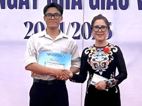 Vợ cố giáo sư Đặng Lương Mô tặng học bổng ‘thắp lửa’ đam mê khoa học cho sinh viên Bách khoa