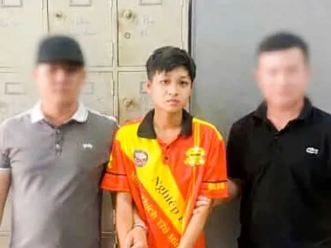 Giả trai để trốn truy nã sau khi trộm vàng người yêu đồng giới