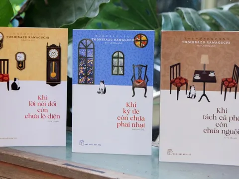 Khi tách cà phê còn chưa nguội