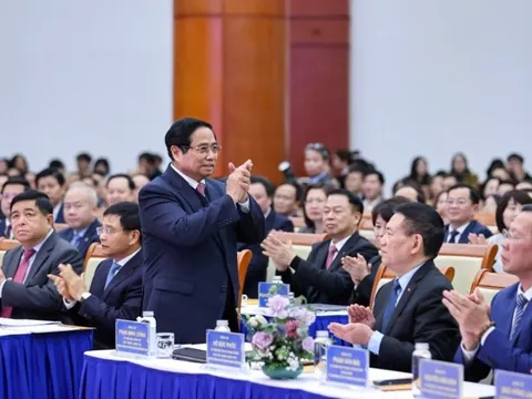 Thủ tướng: Mục tiêu tăng trưởng 2 con số năm 2026 là ‘ngọn núi cao’ cần chinh phục