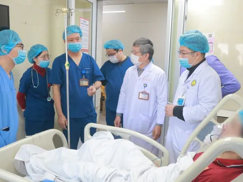 Cấp cứu kịp thời 15 nạn nhân vụ cháy nhà 3 tầng ở phường Nghĩa Đô, Hà Nội