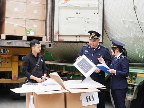 Thu ngân sách hải quan năm 2025 vượt xa dự toán, nguồn nào lớn nhất?