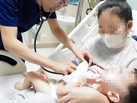 Bé trai 3 tuổi dùng gậy đánh vào chó nhà nuôi, chó cắn thấu ngực, tràn máu